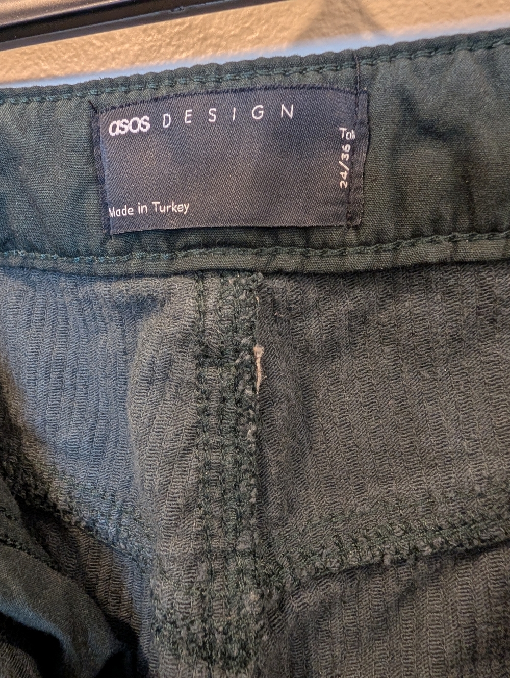 ASOS DESIGN Corduroy barrel leg trouser in Dark Green - Picture 7 of 8